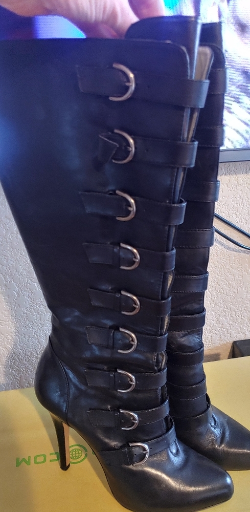Max Studio lthr strappy boot